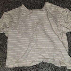 beige and white American eagle tshirt